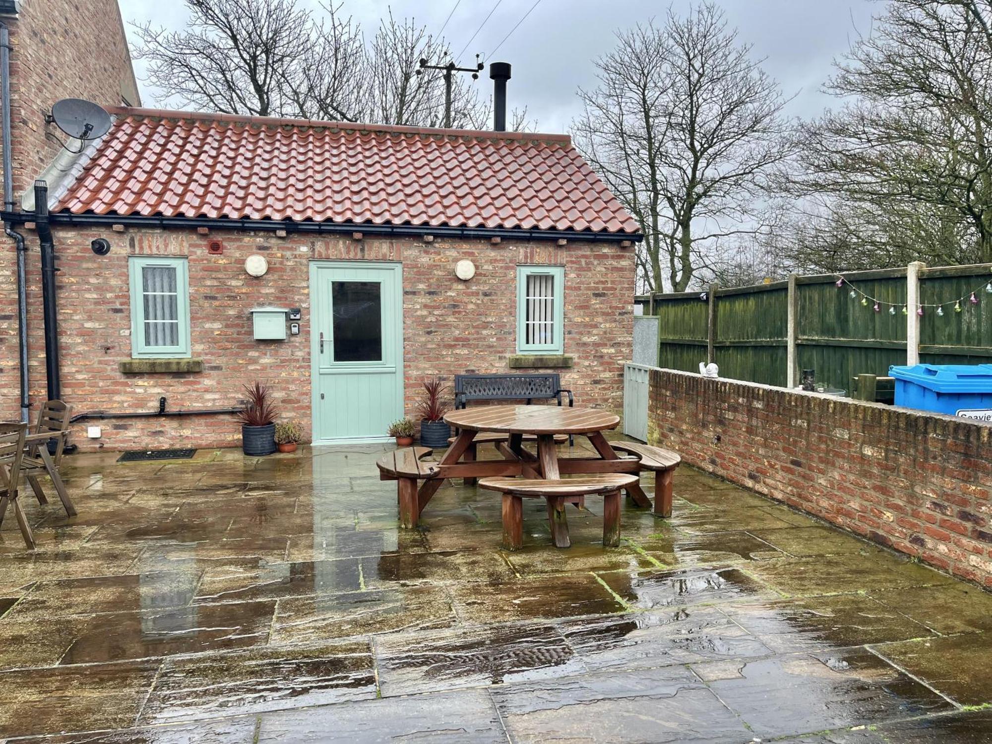 Cosy Village Location - One Bedroom Barn Barmston Eksteriør bilde